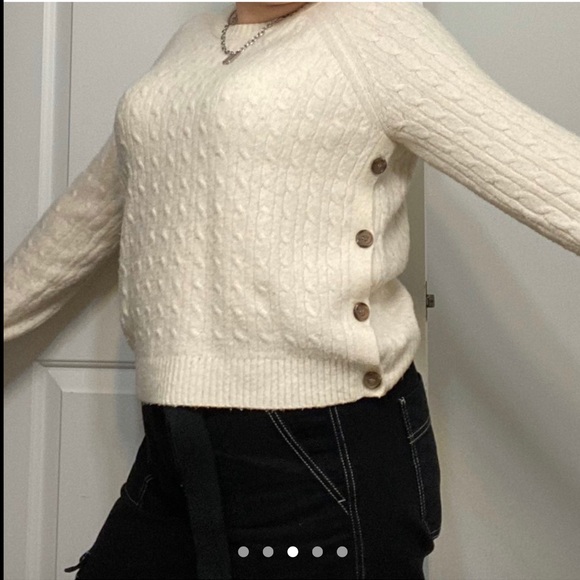 Cable knit sweater! - Picture 3 of 4